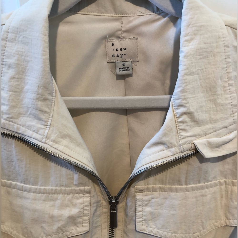 Cream zip Jacket - Picture 2 of 3